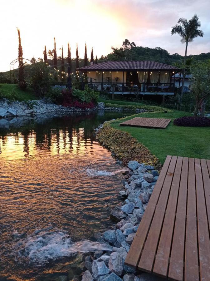Pousada E Restaurante Casa Cida E Evandro กัสปาร์ ภายนอก รูปภาพ